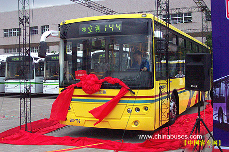 上海首批欧Ⅲ高等级公交车交付申新巴士投运 