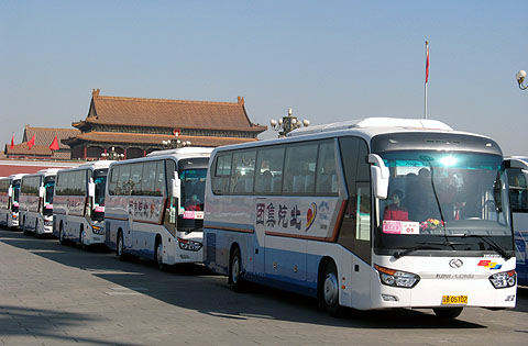 大金龙客车:服务两会展英姿