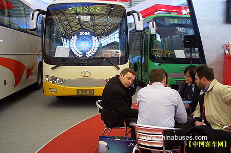 借助优势平台,世界客车展上牡丹成为海外贸易