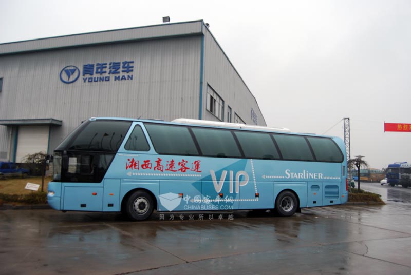服务浙江两会的青年客车