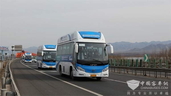 福田欧辉氢燃料电池客车作为官方指定用车，以绿色品质护航长城国际可再生能源论坛
