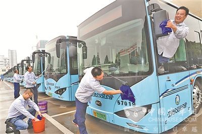 浙江宁波：镇海区投放首批纯电动公交车比亚迪K8