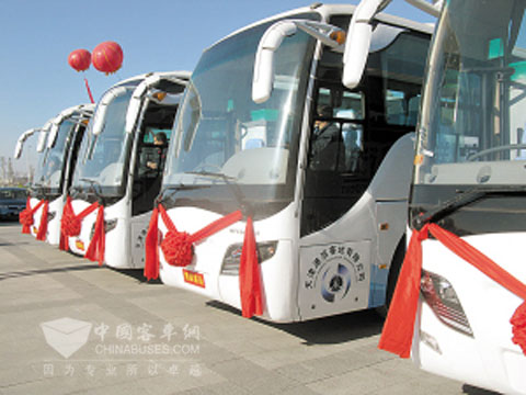 首批20辆环保客车投入天津运营图片