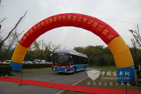 上汽申沃混合动力客车交付南京公交-客车产业