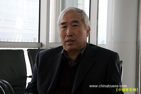 天津市公共交通集团(控股)有限公司副总经理李道新接受记者采访
