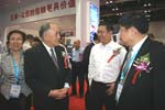 玉柴吴其伟陪同领导参观展会
