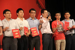 申龙勇摘“2012中国道路运输杯“三项大奖