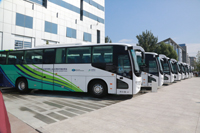 欧辉客车一字排开 整装待发