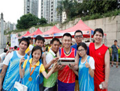 福州站选手展示金旅车模