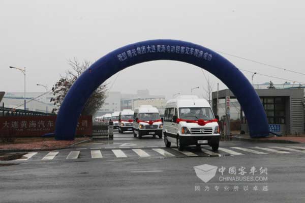 图:大连黄海向用户交付的瑞途纯电动轻客