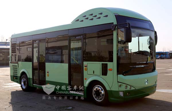 7.6米LNG超级巴士