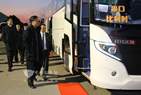 副总理汪洋走向海格出口豪华客车