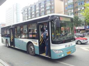 沈阳：300余辆公交预备车上线运营