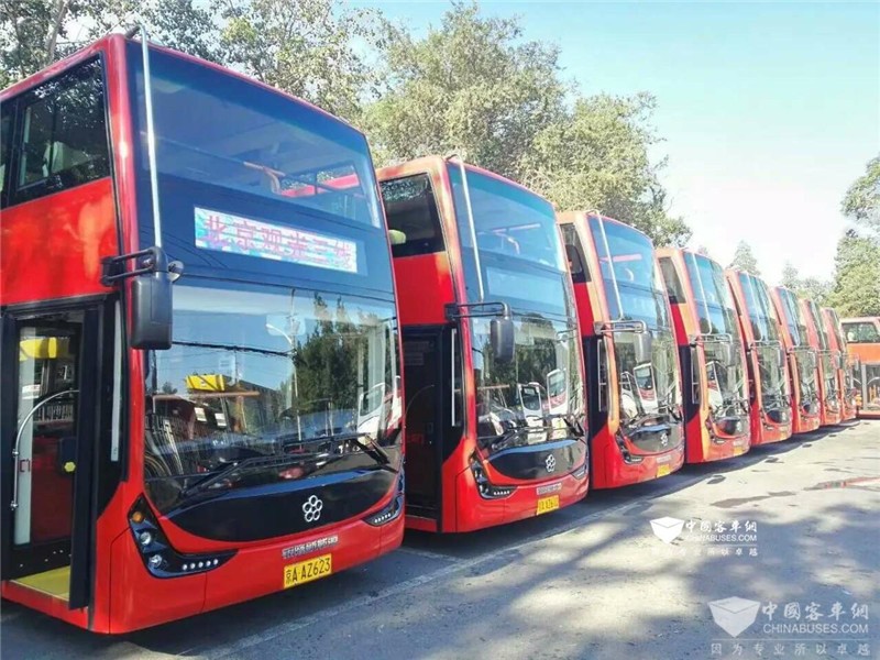北京城市旅游观光3线将于2016年7月1日上午九点正式通车运营，银隆纯电动双层巴士整装待发！