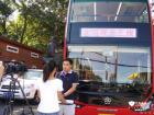 北京旅游集散中心副总经理佟刚接受采访，介绍银隆双层巴士运营线路等相关情况。