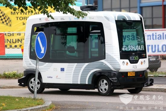 芬兰率先在公共道路上测试无人驾驶巴士