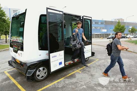 芬兰率先在公共道路上测试无人驾驶巴士