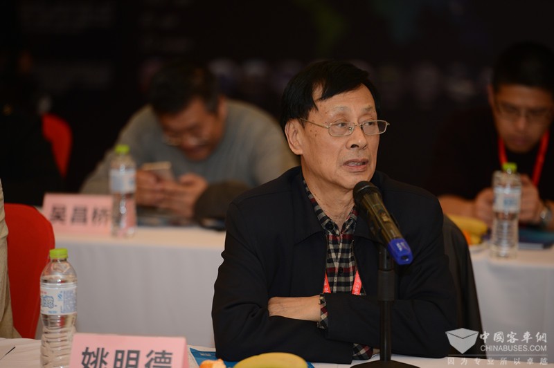 中国道路运输协会名誉会长姚明德