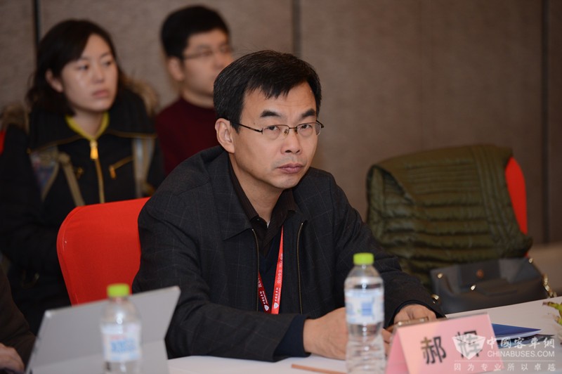 城市公交学会专家委员会常务副主任、洛阳公交集团总顾问郝辉