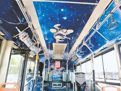 郑州新型新能源公交上路，座位更多还能给手机充电
