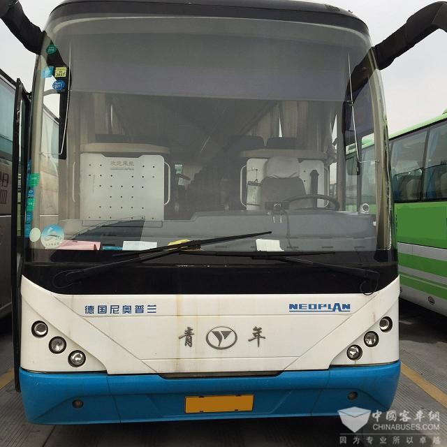 青年型号jnp6120,2011.1上牌,54座,单位自备车,潍柴发动机336马力