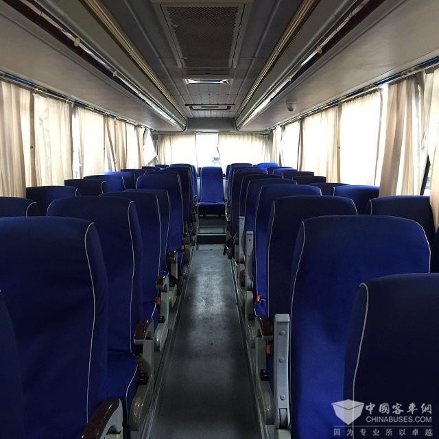 青年型号jnp6120,2011.1上牌,54座,单位自备车,潍柴发动机336马力