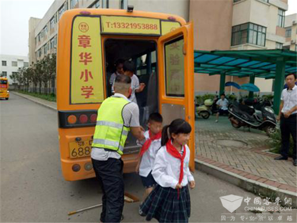 反思“夺命校车” 别只看到幼儿园的责任
