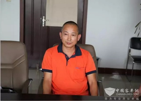 乌鲁木齐大多数人还沉睡在梦乡时,张付生就早早起床