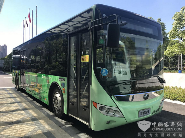 宇通10米纯电动公交车