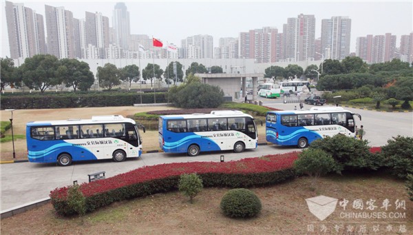 湖北鄂州：30台新能源公交车“上岗”遇险车窗自动爆破