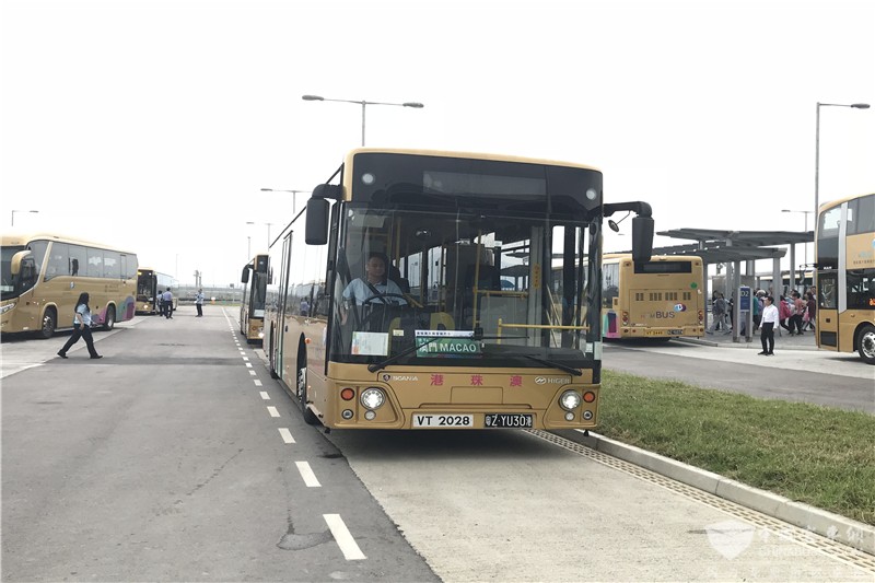 港珠澳大桥斯堪尼亚海格穿梭巴士