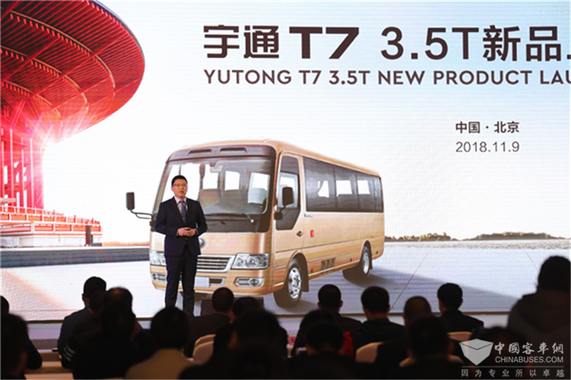 宇通客车高端产品及新兴市场销售管理部部长赵欢讲解T7发展历程
