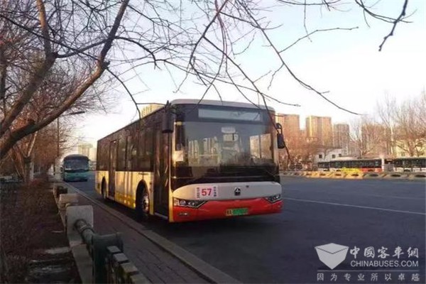 哈尔滨：公交57路换新车 更新30台空调车型