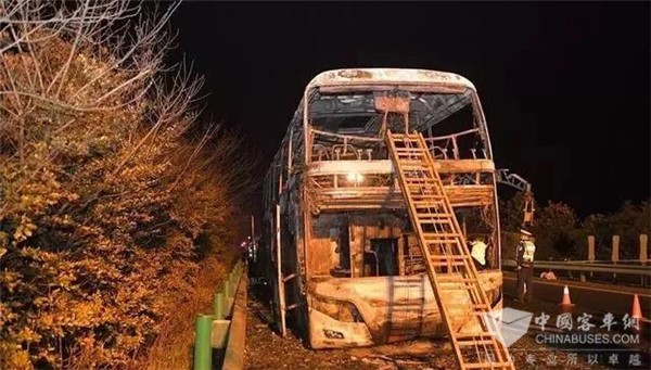 交通运输部紧急派员赴湖南指导长张高速客车起火事故处置