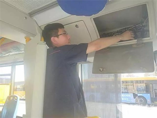 山东：赞！青岛公交首次配备安全语音提示 出行更安全