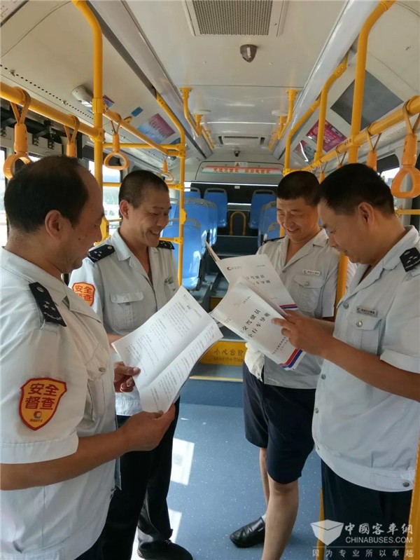 山东：青岛公交集团发布214条公交线路行车指南 为线路量身定制 