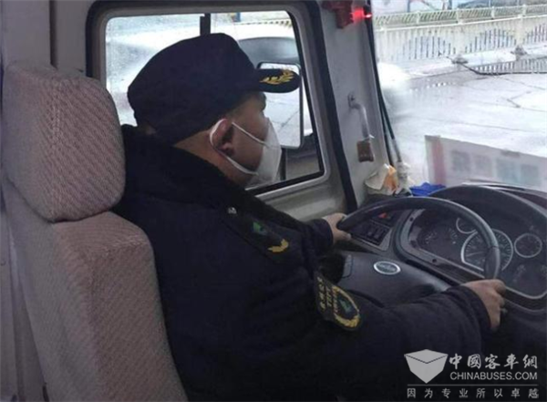 浙江台州公交建党员支援车队：为疫情一线的你做好通勤保障