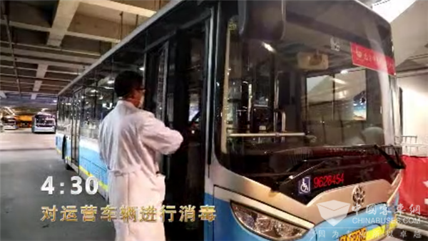 北京公交：逐车消毒 让市民安心乘公交