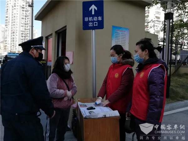 福州公交集团开展疫情防控党员志愿者进社区活动
