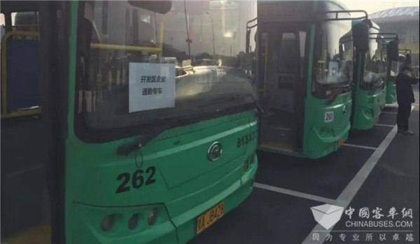 武汉首批“定制公交”于3月16日正式上路运营