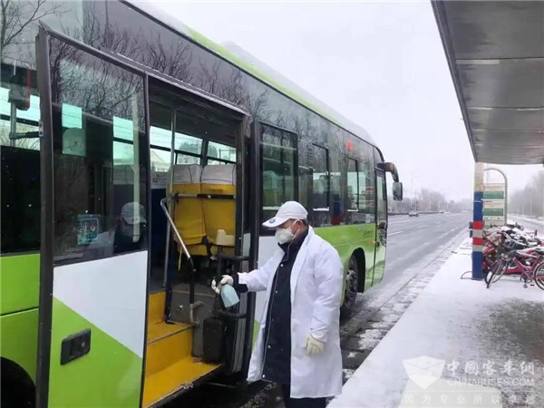 北京最“南”公交车队 司机组建送车队跨省“运车”