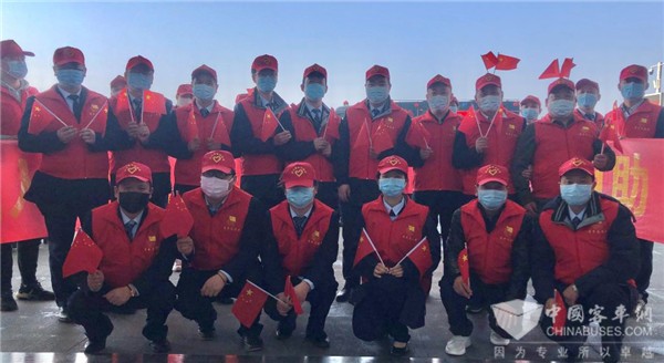 武汉公交青年志愿者为离汉医疗队员送上平安祝福