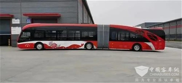 最长新能源公交车来了 全长18米，满载可容纳160人，搭载多项“黑科技”