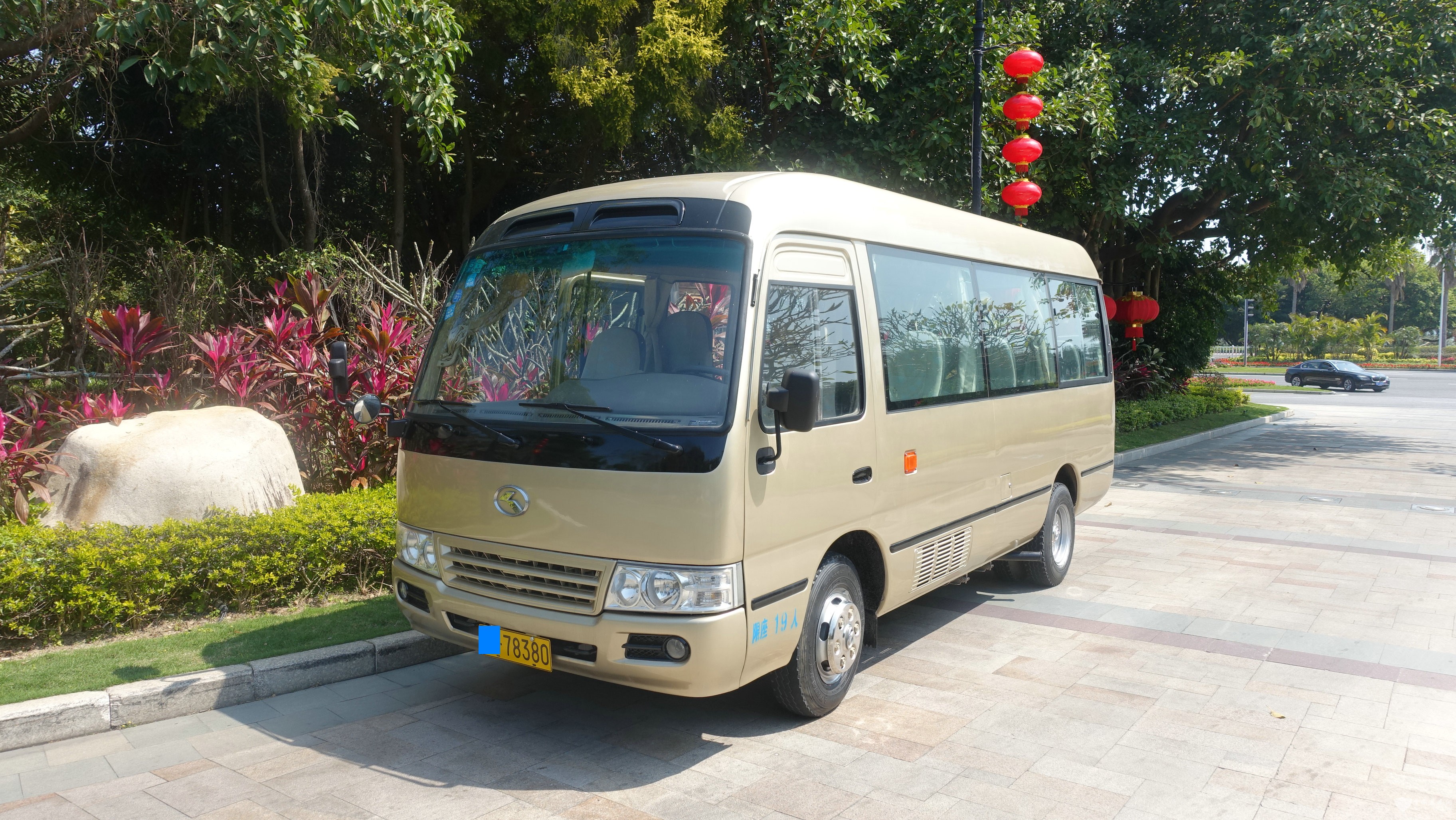 2015年6月金龙考斯特19座中型客车b证可以开非营运