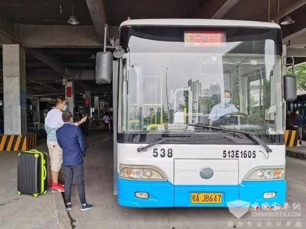 车次加密、发车间距缩短，武汉公交这样应对“五一”返程小高峰