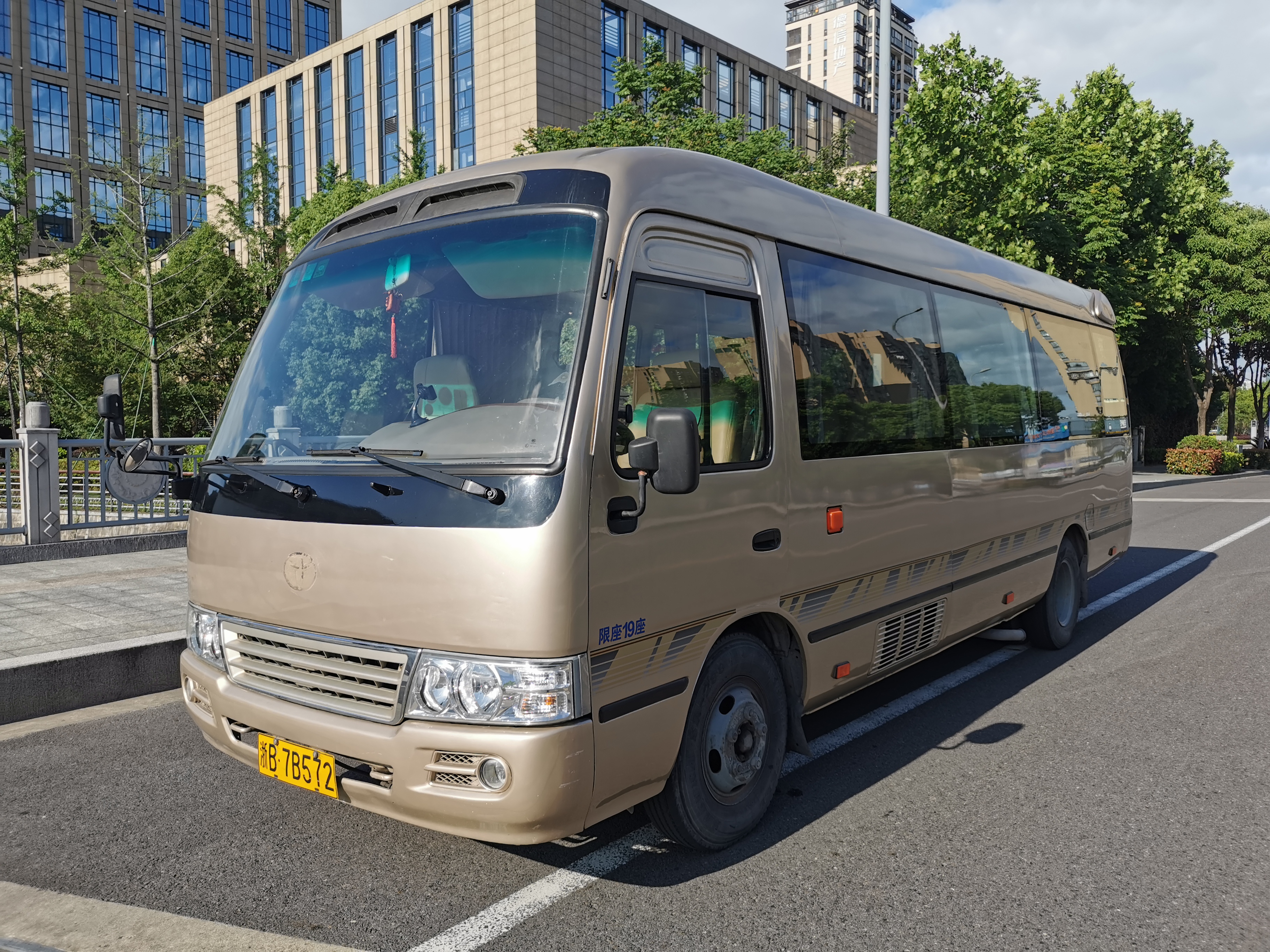 19座江淮仿考斯特客车