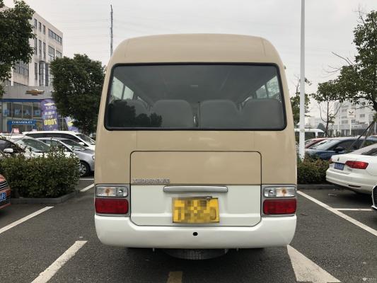 金龙仿考斯特19座客车