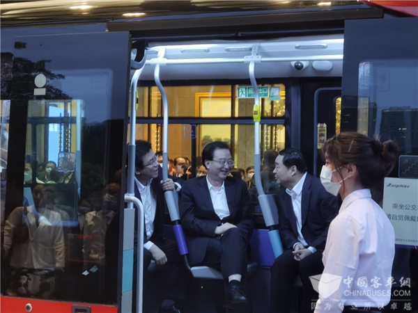 “网红巴士”再上阵 金旅“星辰”服务第四届数字中国建设峰会