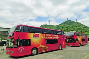 18辆“红色主题”双层纯电公交车亮相贵阳