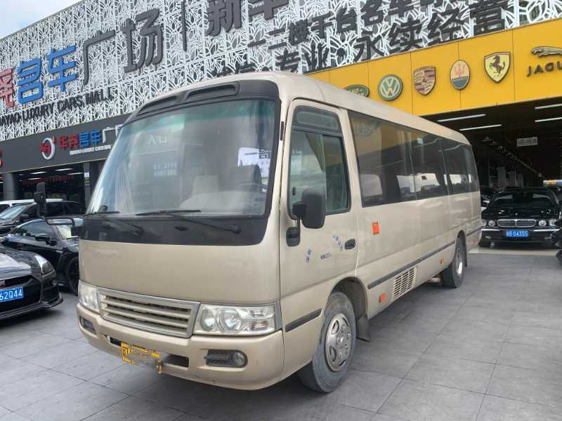 2014年3月 27座封边玻璃外摆门国四江铃6702型中巴